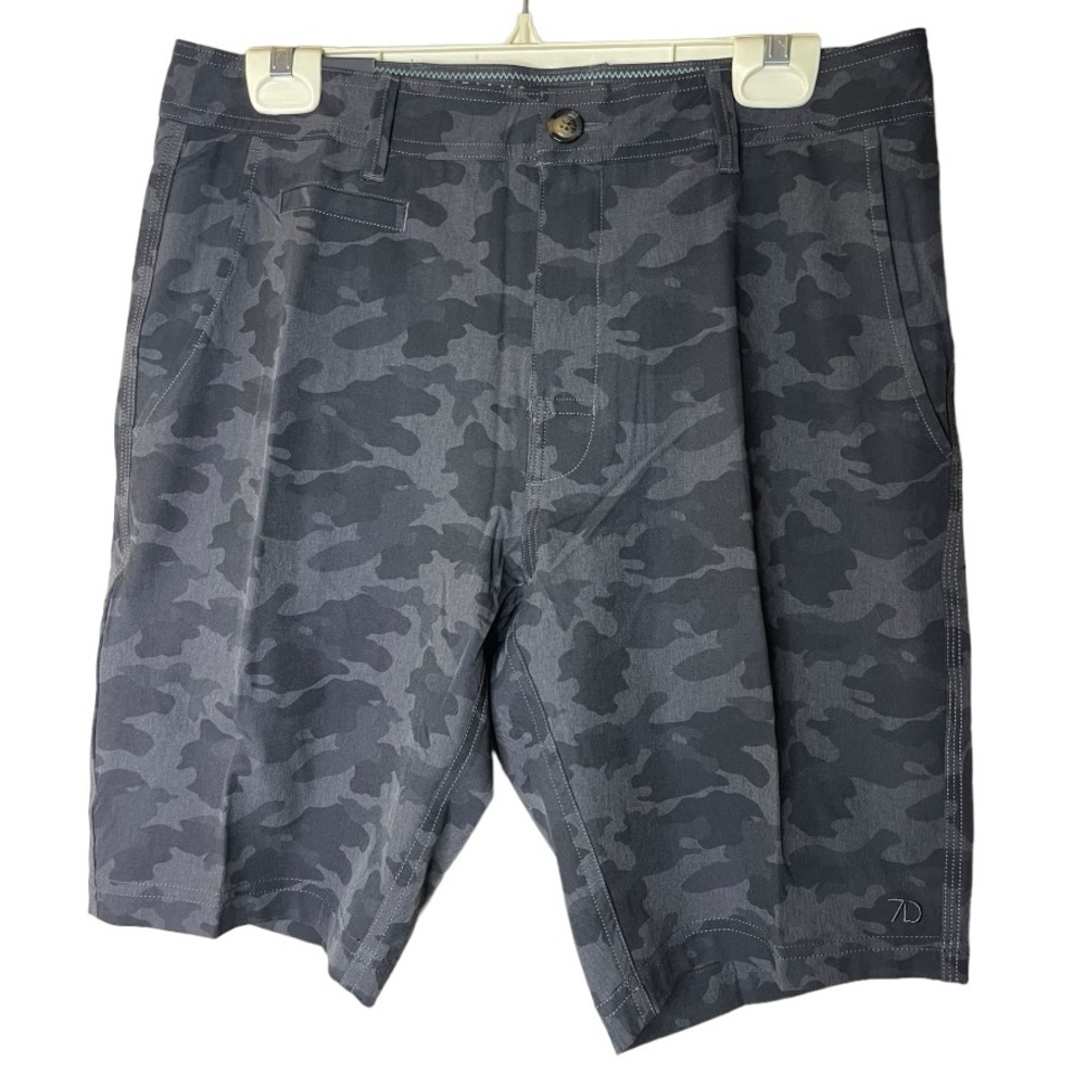 7 Diamonds Cloudbreak Hybrid Short Sz 31 NWT